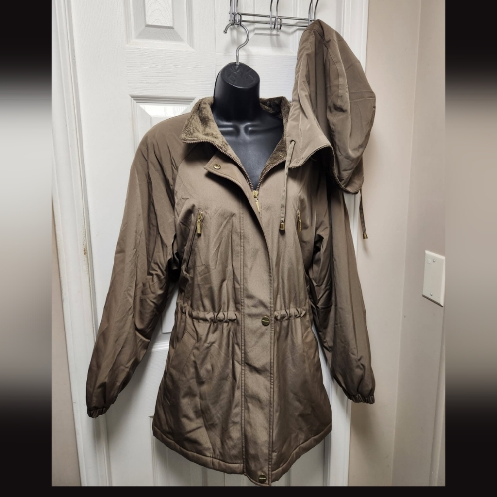 Braetan hooded coat. - Picture 2 of 9